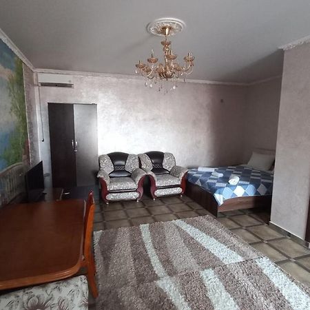 Camelot Hotel Бишкек Экстерьер фото