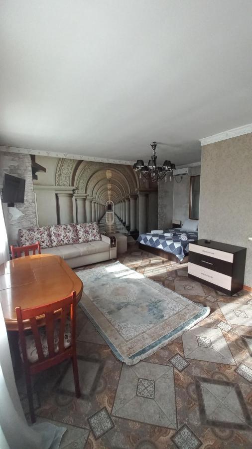 Camelot Hotel Бишкек Экстерьер фото