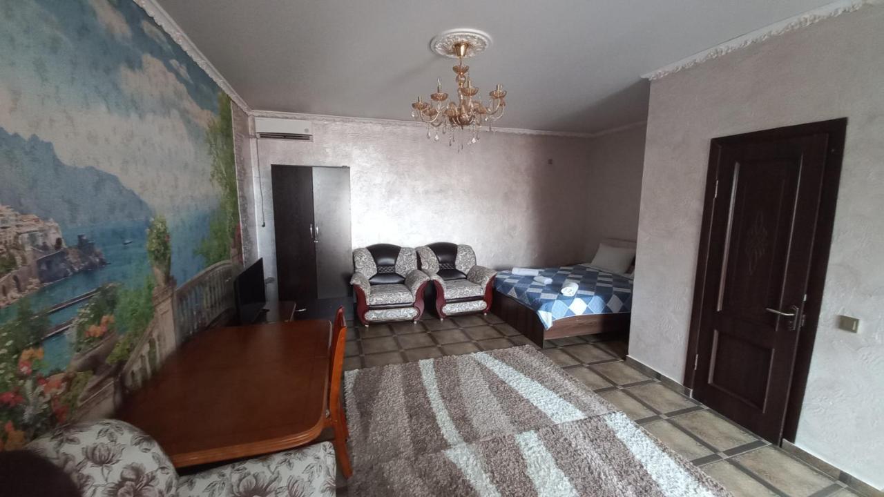 Camelot Hotel Бишкек Экстерьер фото