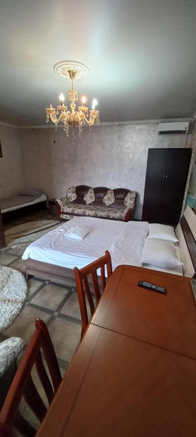 Camelot Hotel Бишкек Экстерьер фото