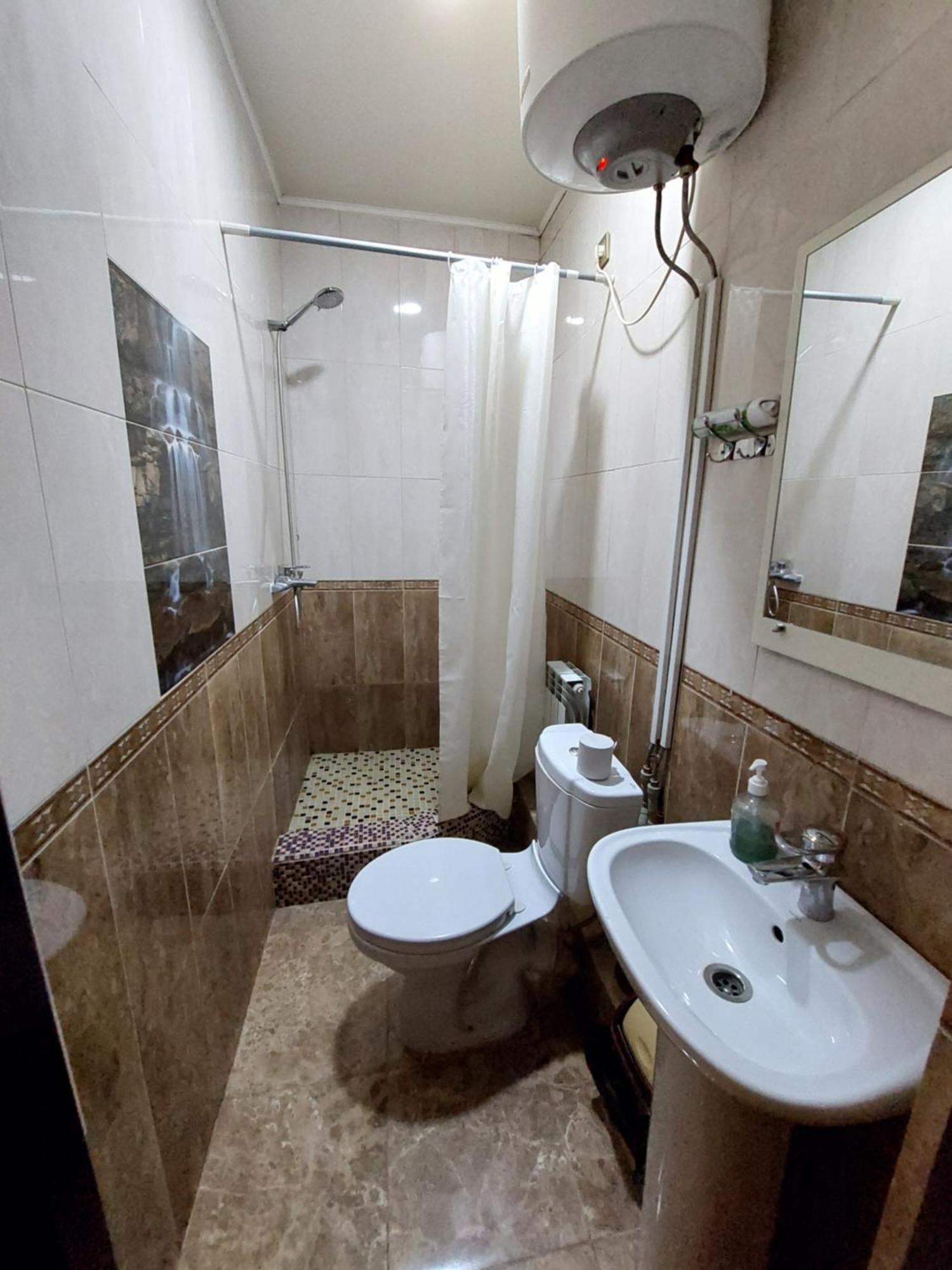 Camelot Hotel Бишкек Экстерьер фото
