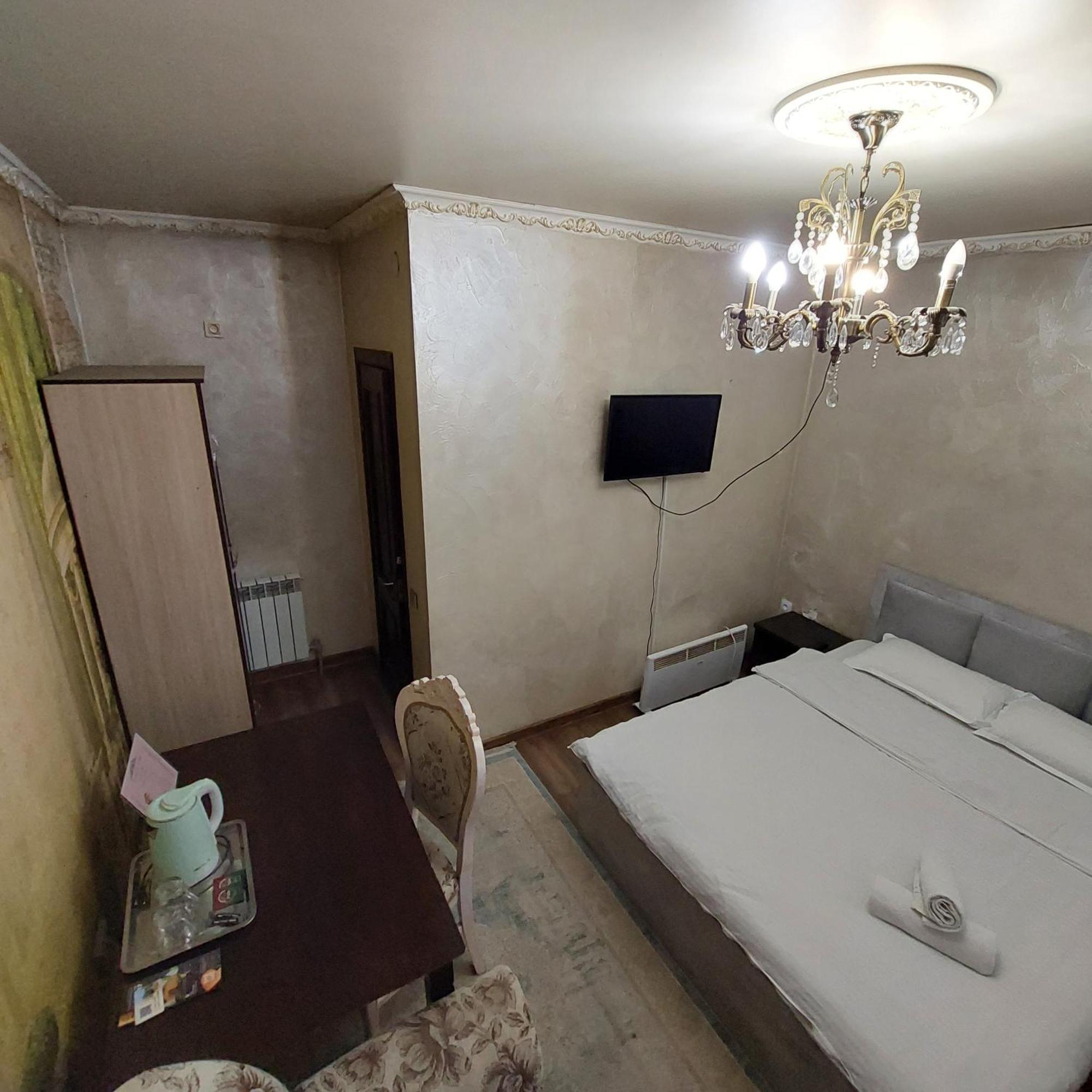 Camelot Hotel Бишкек Экстерьер фото