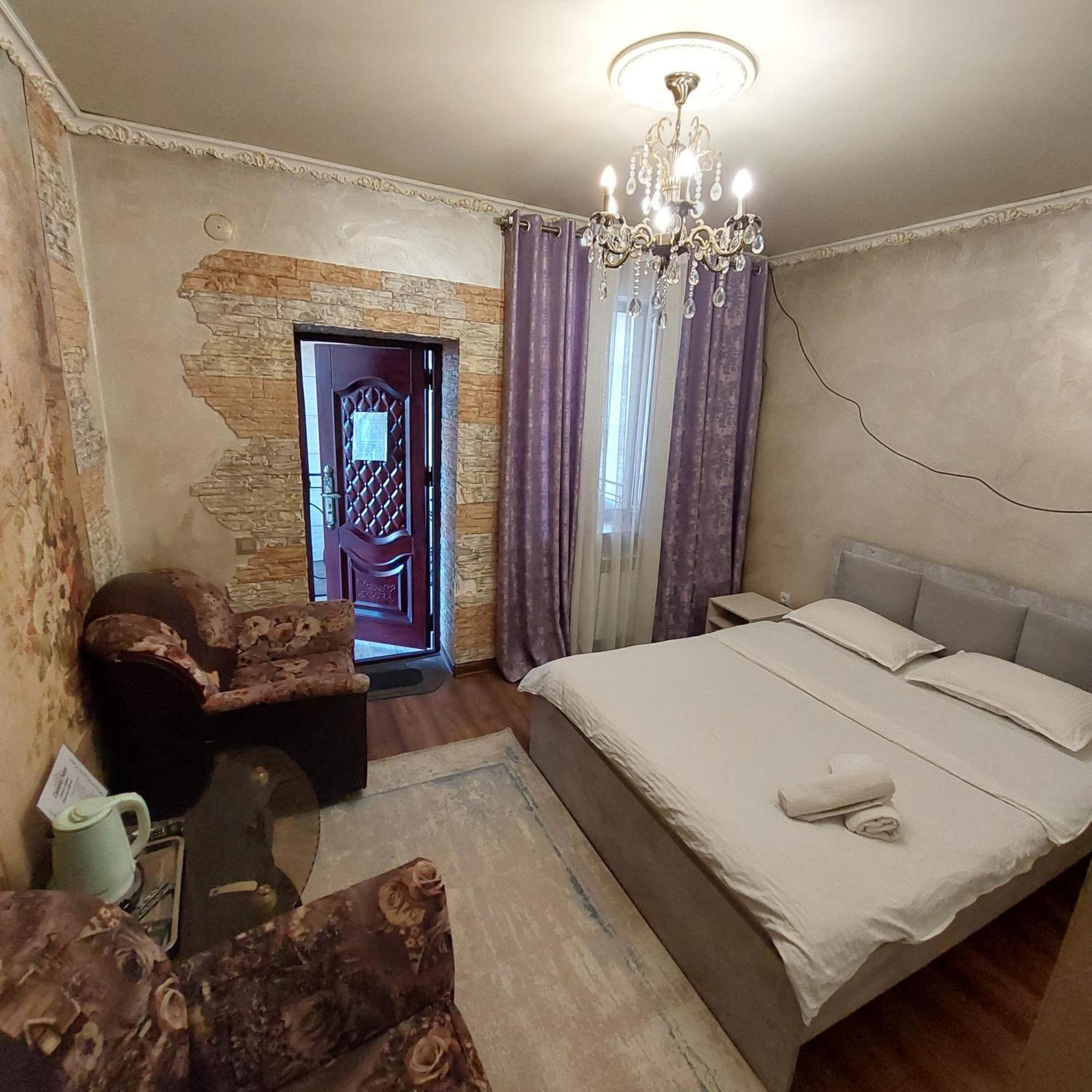 Camelot Hotel Бишкек Экстерьер фото
